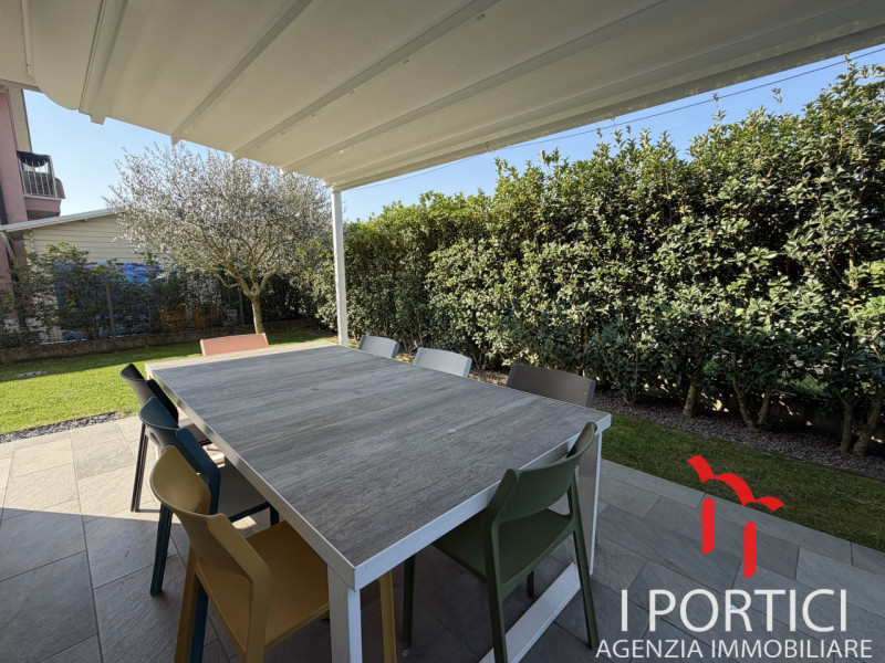 San Dono -
Proponiamo in vendita elegante appartamento al piano terra inserito in un contesto ris...