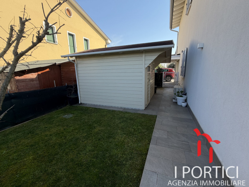 San Dono -
Proponiamo in vendita elegante appartamento al piano terra inserito in un contesto ris...