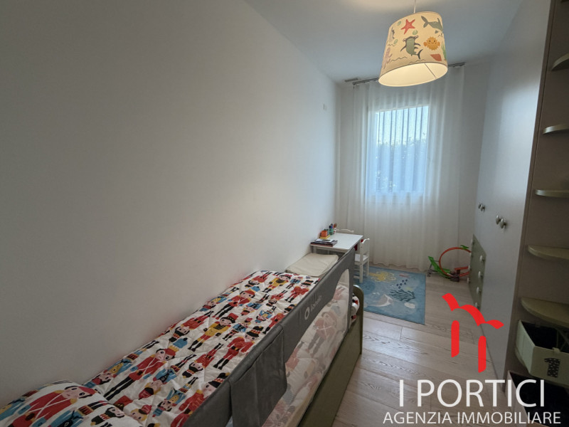 San Dono -
Proponiamo in vendita elegante appartamento al piano terra inserito in un contesto ris...