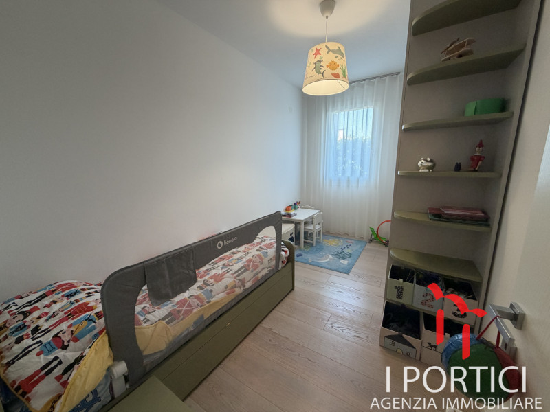 San Dono -
Proponiamo in vendita elegante appartamento al piano terra inserito in un contesto ris...