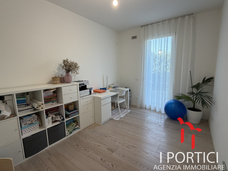 San Dono -
Proponiamo in vendita elegante appartamento al piano terra inserito in un contesto ris...