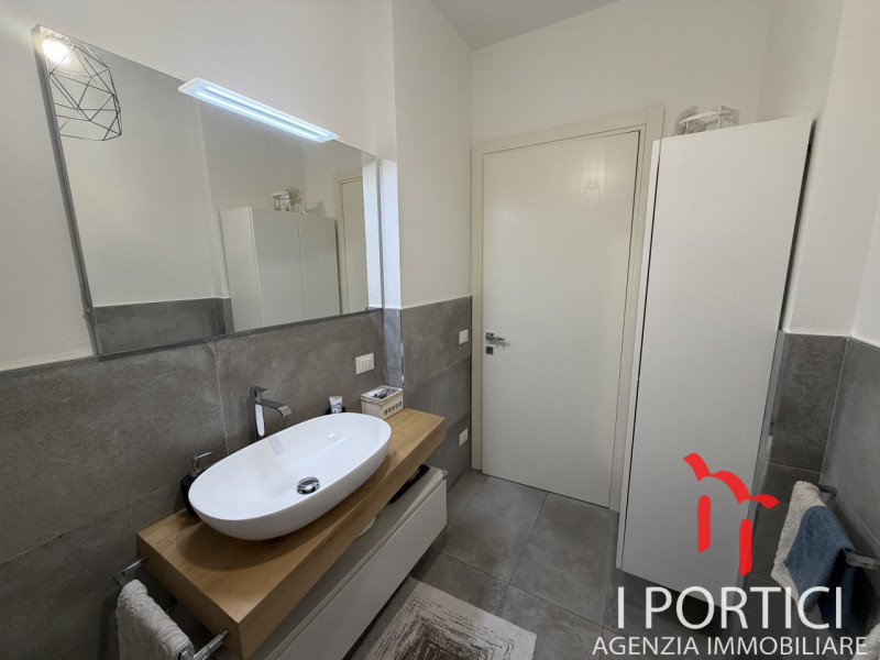 San Dono -
Proponiamo in vendita elegante appartamento al piano terra inserito in un contesto ris...