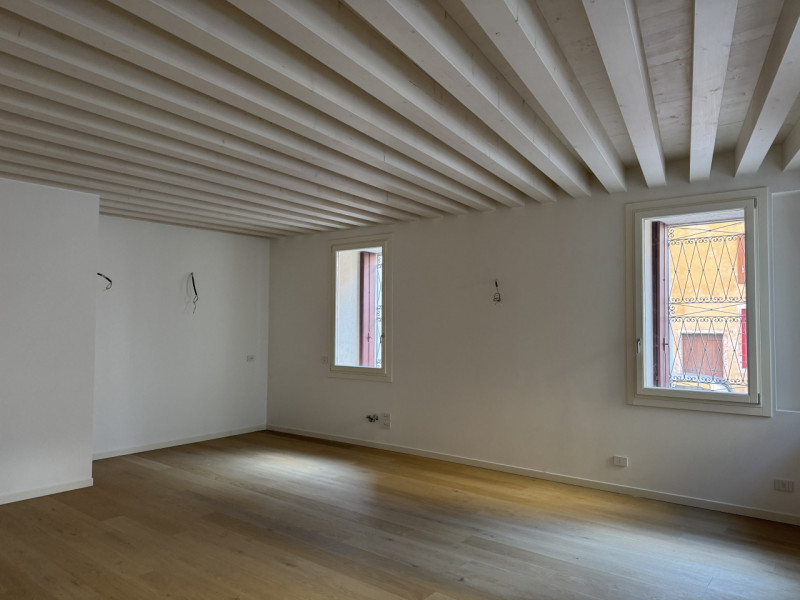 Rif. BA279 (per info +39 3923361100 Beatrice)

In una delle vie più caratteristiche del centro st...