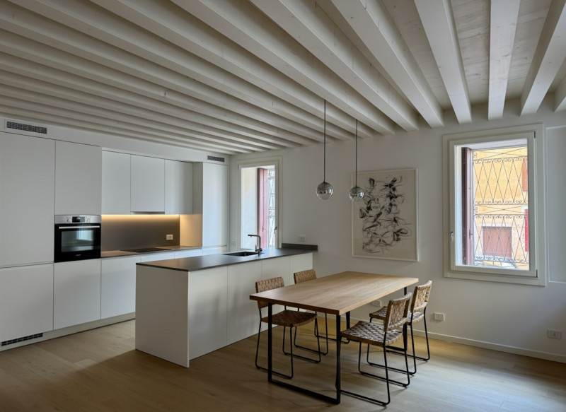 Rif. BA279 (per info +39 3923361100 Beatrice)

In una delle vie più caratteristiche del centro st...