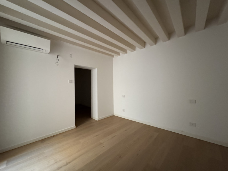 Rif. BA279 (per info +39 3923361100 Beatrice)

In una delle vie più caratteristiche del centro st...