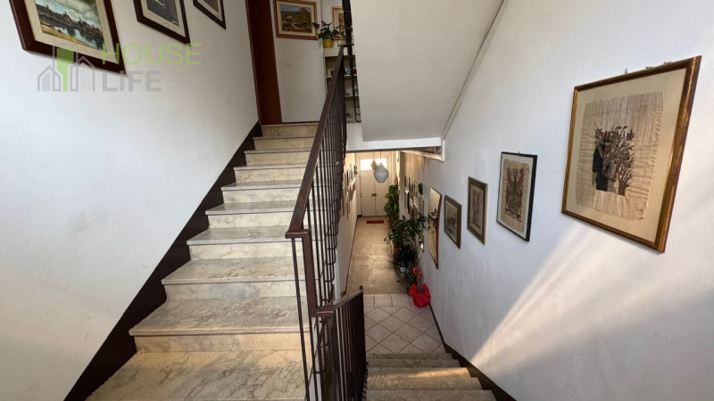 MONTE DI MALO-CENTRO: Luminoso e ampio APPARTAMENTO con quattro camere matrimoniali e un salone d...