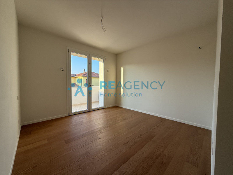 CREAZZO

Stai cercando un TRICAMERE di nuova costruzione IN PRONTA CONSEGNA?
Prezzo €280.000,00

...