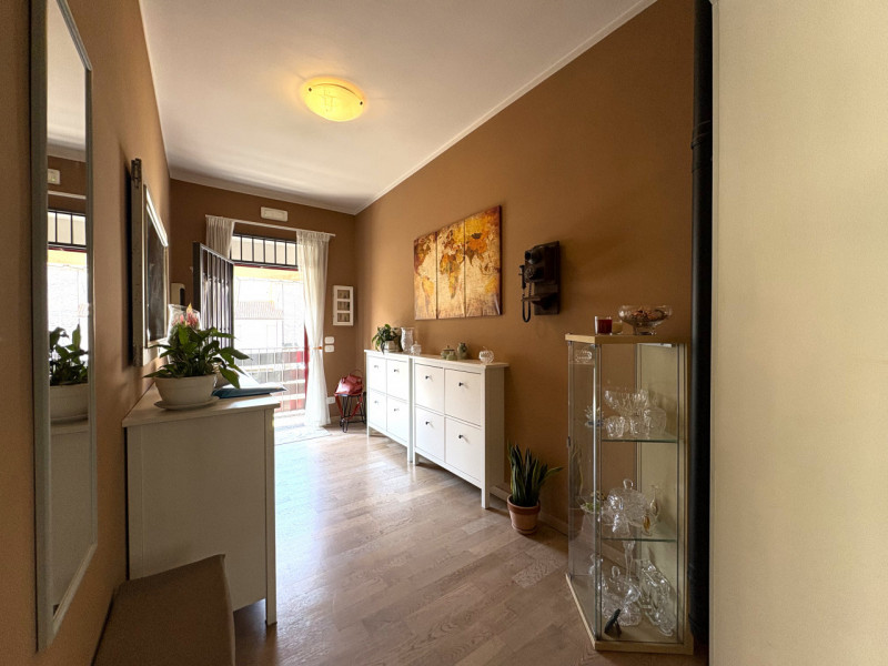 Rif. PSN215
Nel centro di Ponte San Nicolò, proponiamo in vendita un raffinato appartamento indip...