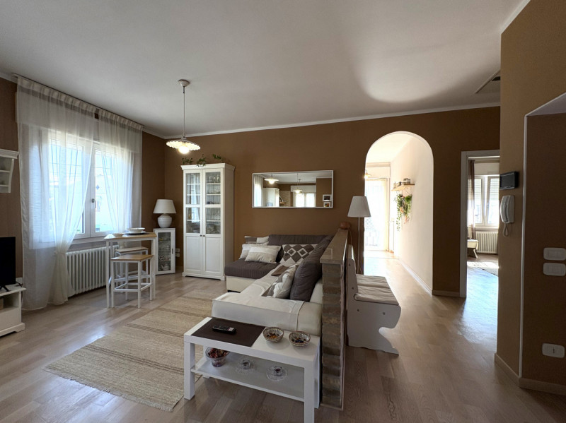 Rif. PSN215
Nel centro di Ponte San Nicolò, proponiamo in vendita un raffinato appartamento indip...