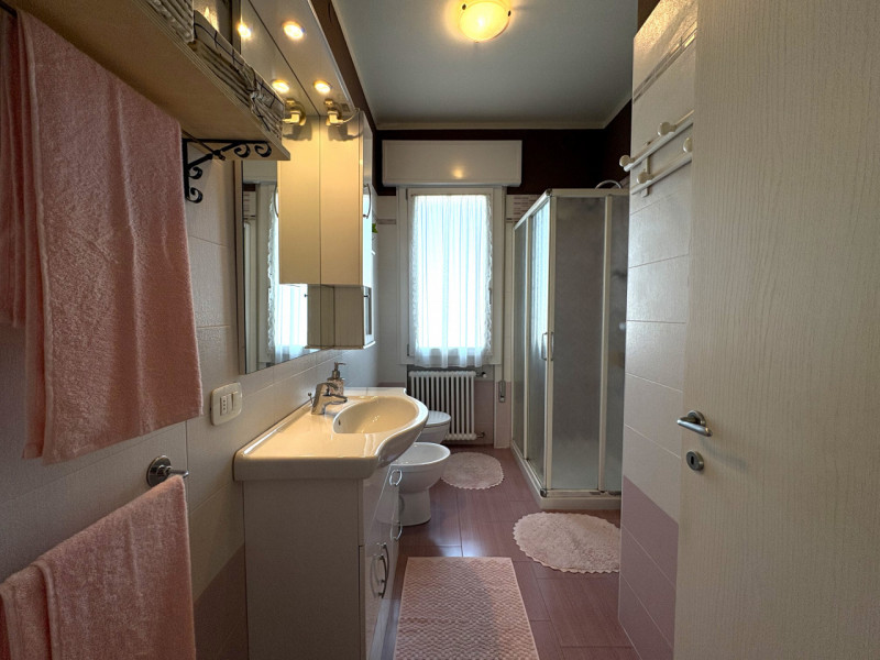 Rif. PSN215
Nel centro di Ponte San Nicolò, proponiamo in vendita un raffinato appartamento indip...