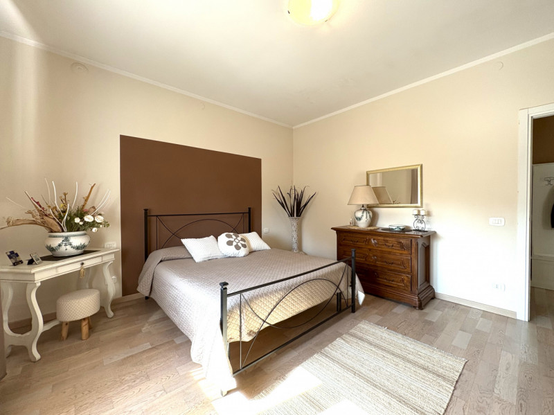 Rif. PSN215
Nel centro di Ponte San Nicolò, proponiamo in vendita un raffinato appartamento indip...