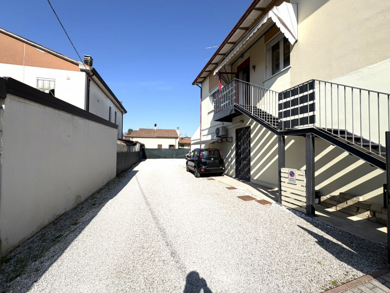 Rif. PSN215
Nel centro di Ponte San Nicolò, proponiamo in vendita un raffinato appartamento indip...