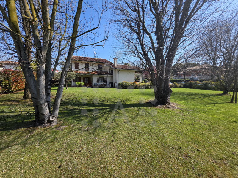 A Tencarola, la villa indipendente con giardino dove dare forma alla casa che hai sempre sognato
...