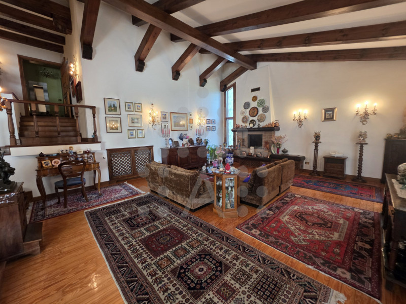 A Tencarola, la villa indipendente con giardino dove dare forma alla casa che hai sempre sognato
...