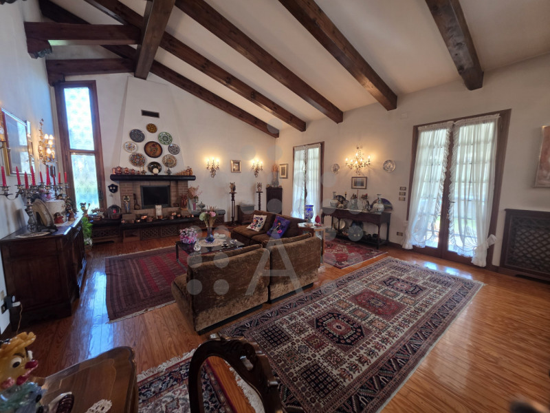 A Tencarola, la villa indipendente con giardino dove dare forma alla casa che hai sempre sognato
...