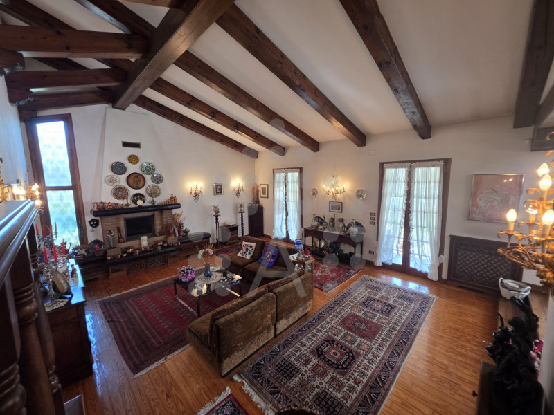 A Tencarola, la villa indipendente con giardino dove dare forma alla casa che hai sempre sognato
...