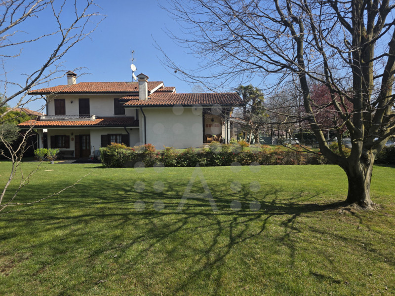 A Tencarola, la villa indipendente con giardino dove dare forma alla casa che hai sempre sognato
...