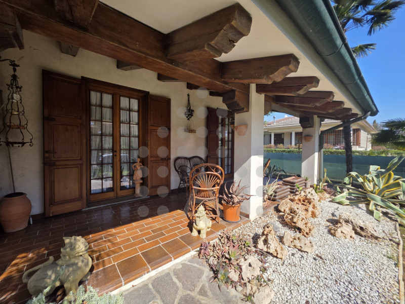 A Tencarola, la villa indipendente con giardino dove dare forma alla casa che hai sempre sognato
...