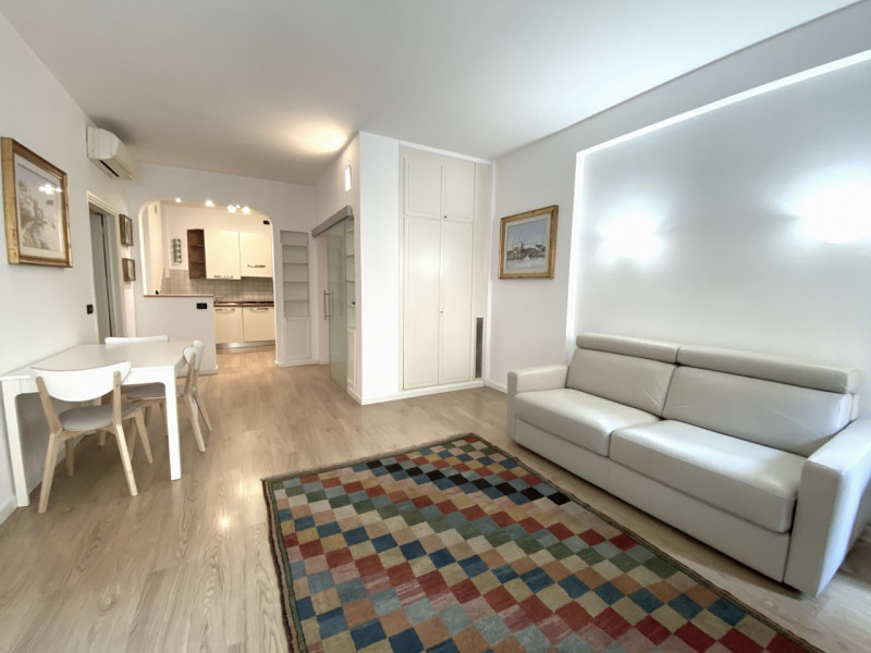 Via San Pietro. Canone 680 euro. Spese condominiali comprensive di riscaldamento, acqua calda e f...