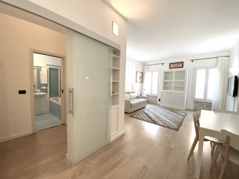 Via San Pietro. Canone 680 euro. Spese condominiali comprensive di riscaldamento, acqua calda e f...