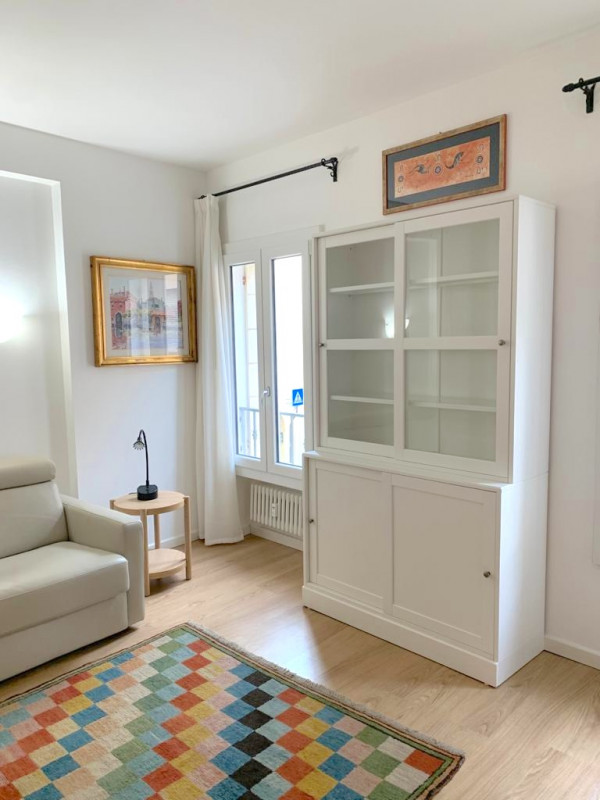Via San Pietro. Canone 680 euro. Spese condominiali comprensive di riscaldamento, acqua calda e f...