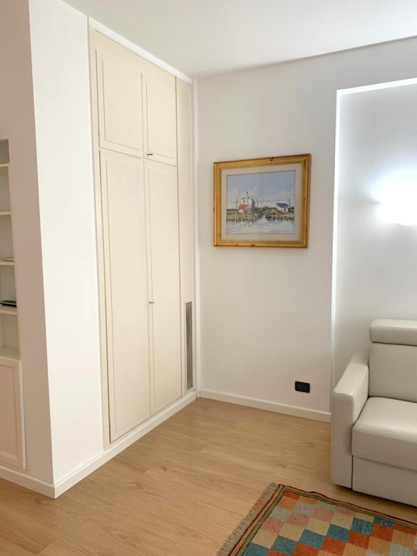Via San Pietro. Canone 680 euro. Spese condominiali comprensive di riscaldamento, acqua calda e f...