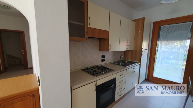 CASTEGNERO: In una delle zone residenziali più tranquille e curate del paese, proponiamo in affit...