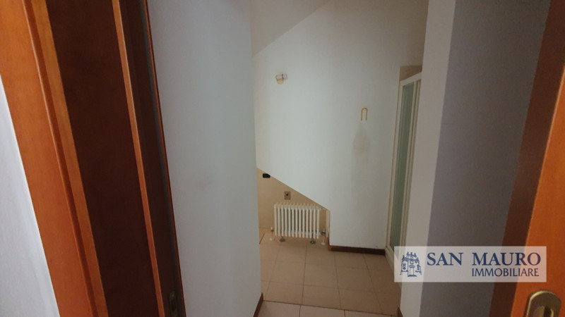 CASTEGNERO: In una delle zone residenziali più tranquille e curate del paese, proponiamo in affit...