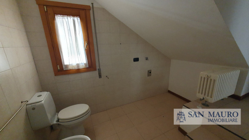 CASTEGNERO: In una delle zone residenziali più tranquille e curate del paese, proponiamo in affit...