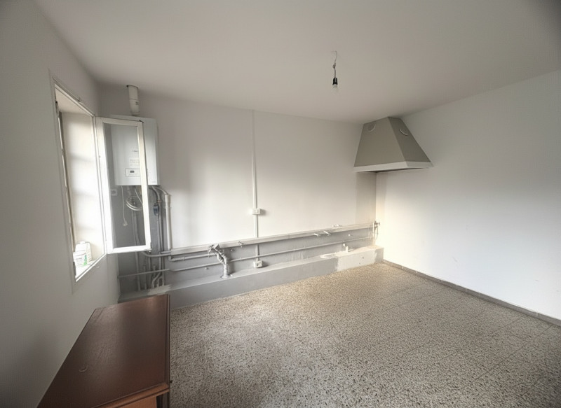 Proponiamo in vendita appartamento situato nel quartiere residenziale di Chiesanuova, una zona be...