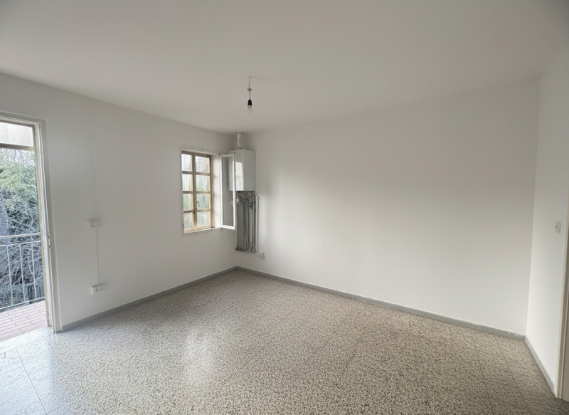 Proponiamo in vendita appartamento situato nel quartiere residenziale di Chiesanuova, una zona be...