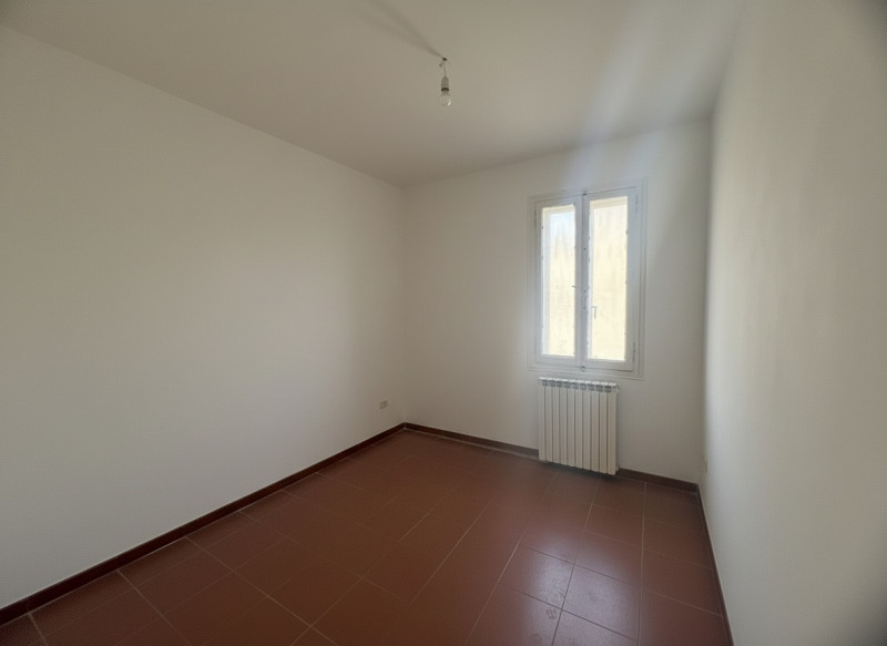 Proponiamo in vendita appartamento situato nel quartiere residenziale di Chiesanuova, una zona be...