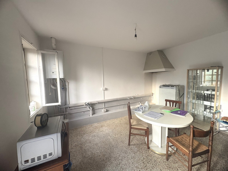 Proponiamo in vendita appartamento situato nel quartiere residenziale di Chiesanuova, una zona be...