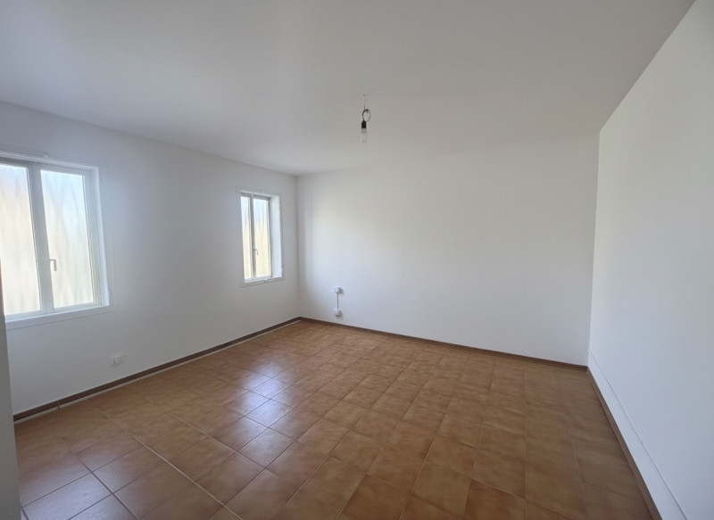 Proponiamo in vendita appartamento situato nel quartiere residenziale di Chiesanuova, una zona be...