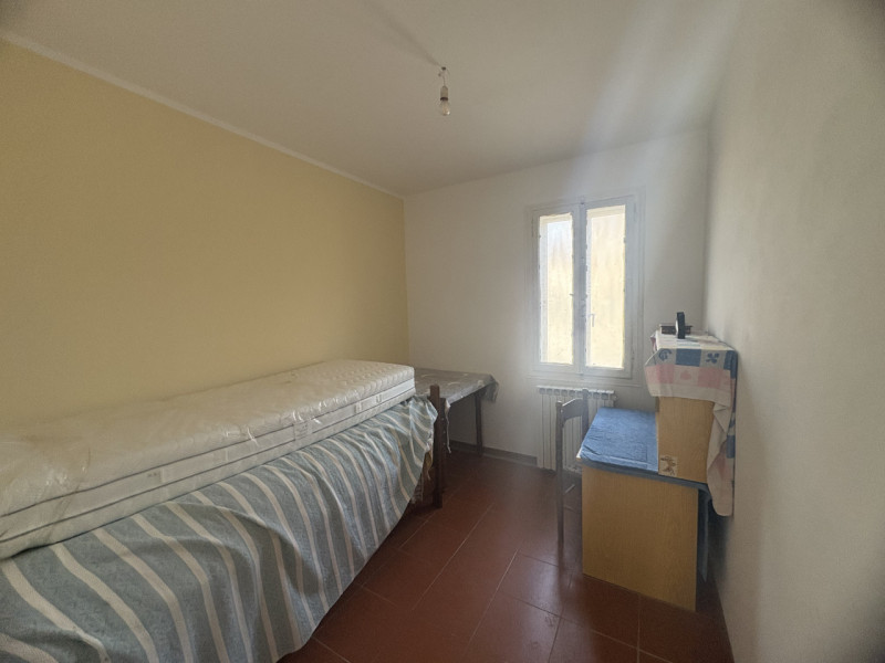 Proponiamo in vendita appartamento situato nel quartiere residenziale di Chiesanuova, una zona be...