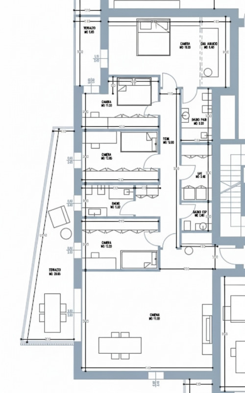 In un'area residenziale caratterizzata dalla suggestiva presenza delle mura cittadine d'epoca cin...
