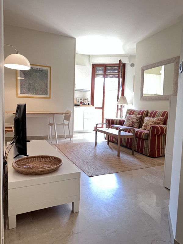 NELLE IMMEDIATE ADIACENZE DELLA CHIESA DI SANTA SOFIA PROPONIAMO SPLENDIDO APPARTAMENTINO DI 50 M...