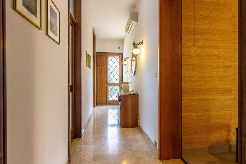 In una zona tranquilla di Thiene, in località Ca’ Paiella, proponiamo in vendita questa  casa sin...