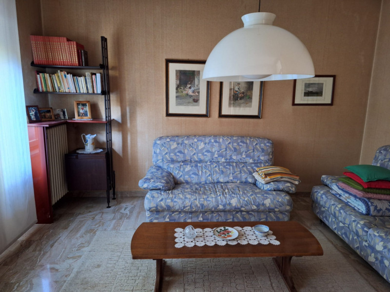 In una zona tranquilla di Thiene, in località Ca’ Paiella, proponiamo in vendita questa  casa sin...