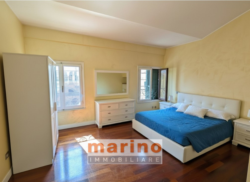 PADOVA - CENTRO STORICO - PIAZZA DEI FRUTTI
Prestigioso appartamento all'ultimo piano in palazzin...