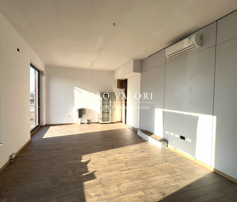 Rif. NEG15 (Per info 338 9387816 Matteo) 

Proponiamo un negozio situato in una zona di forte pas...