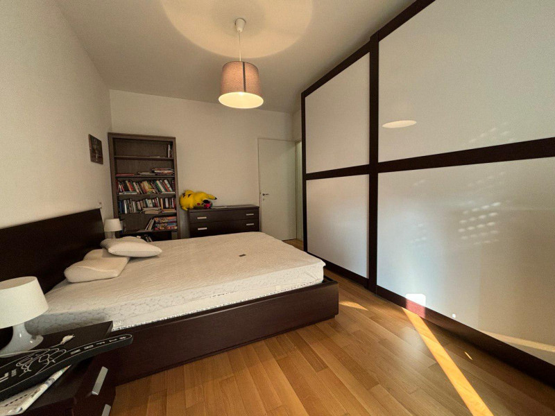 Scopri questo affascinante appartamento bilocale situato nel cuore di Mellaredo, una delle zone p...