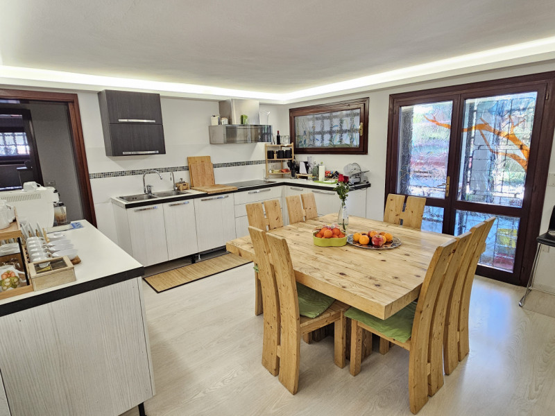 Abano Terme – Quartiere San Lorenzo
Ampia porzione di villa ristrutturata, con spazi generosi e f...