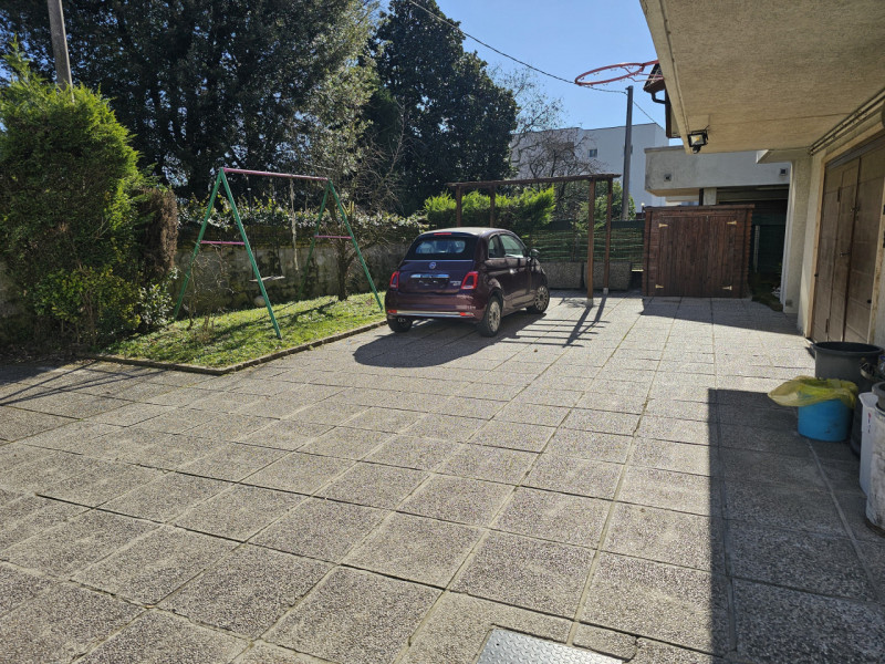 Abano Terme – Quartiere San Lorenzo
Ampia porzione di villa ristrutturata, con spazi generosi e f...