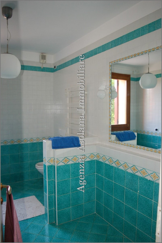 Affittasi attico di ampie dimensioni inserito all’interno di una Casa padronale con ampio scopert...