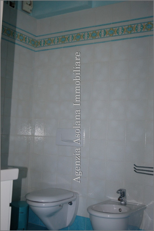 Affittasi attico di ampie dimensioni inserito all’interno di una Casa padronale con ampio scopert...