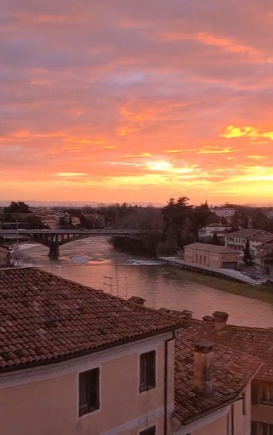 Unico! Semplicemente introvabile, in pieno centro storico, appartamento su 2 livelli con terrazza...