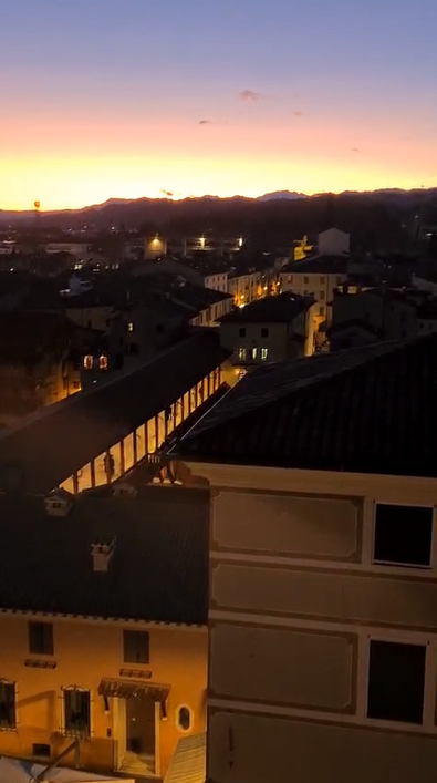 Unico! Semplicemente introvabile, in pieno centro storico, appartamento su 2 livelli con terrazza...