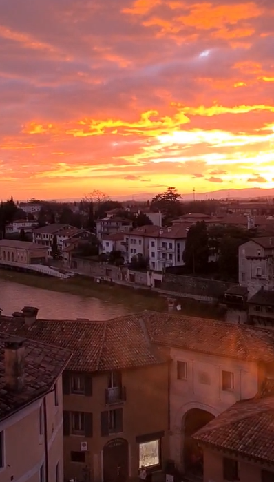 Unico! Semplicemente introvabile, in pieno centro storico, appartamento su 2 livelli con terrazza...