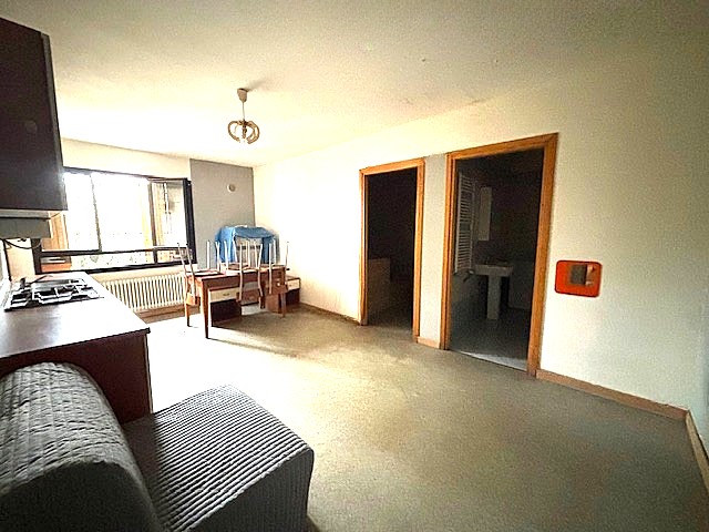 PALESTRO - (Rif.A421-s) - In posizione strategica e senza spese condominiali, proponiamo in vendi...